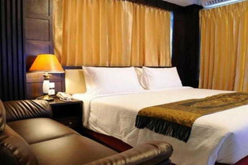 Gusto Pratunam Hotel Bangkok Exterior photo